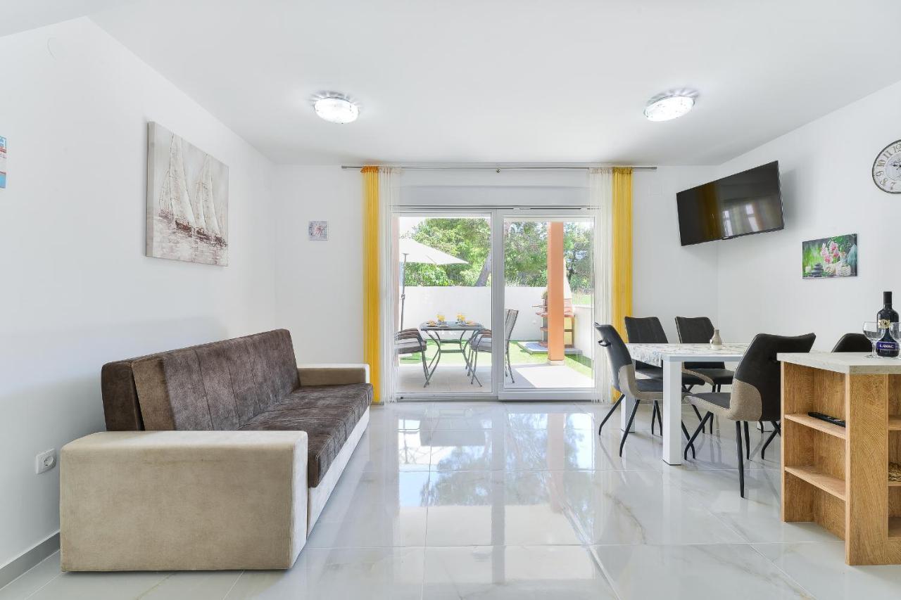 Cascada Villas With Private Jacuzzi And Private Parking Starigrad Paklenica Exterior photo