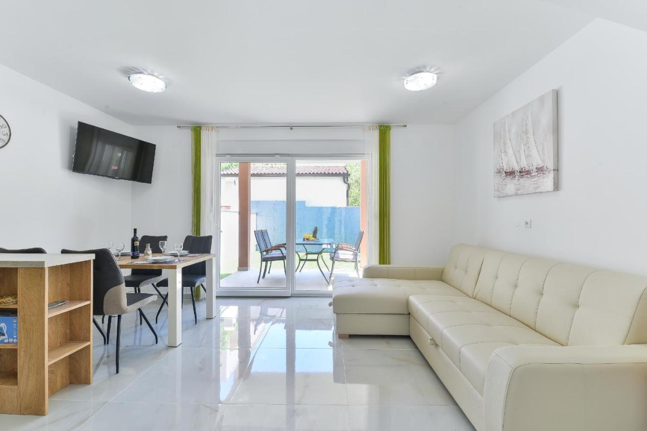 Cascada Villas With Private Jacuzzi And Private Parking Starigrad Paklenica Exterior photo